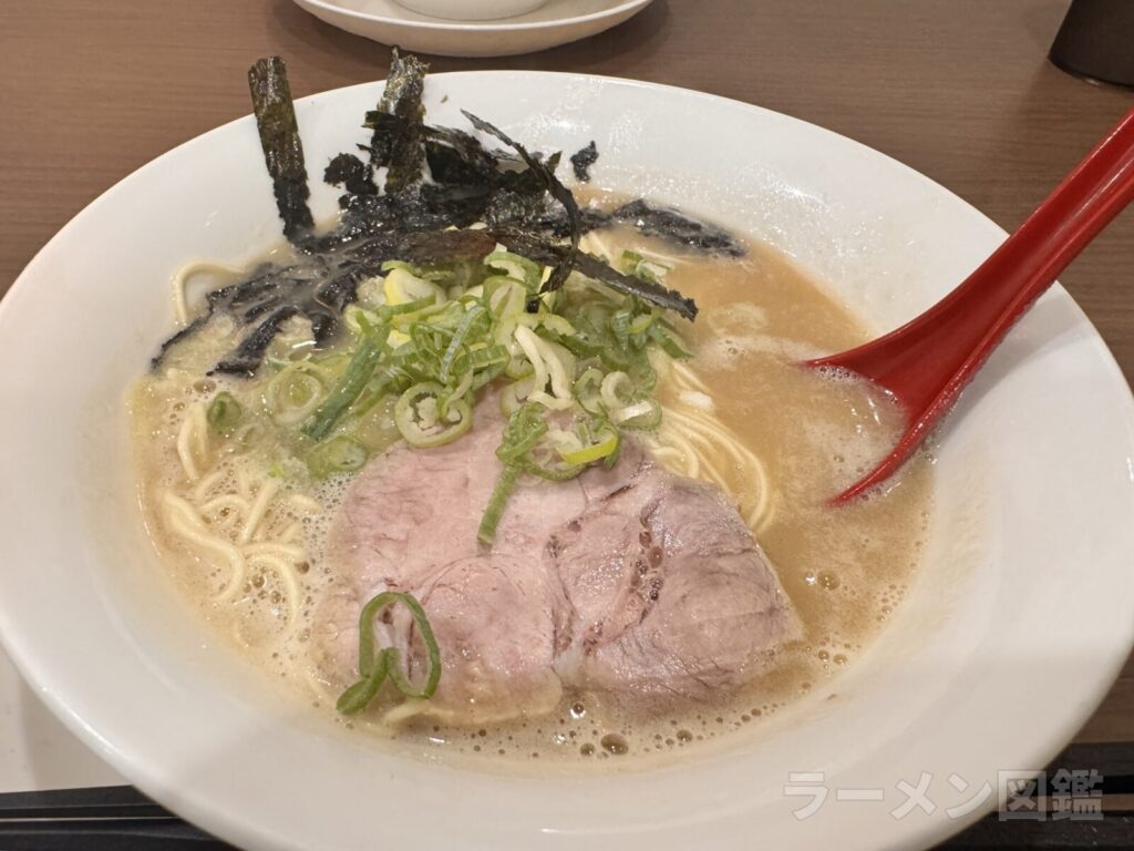 九州豚骨ラーメン めんや 長いちの豚骨醤油らーめん